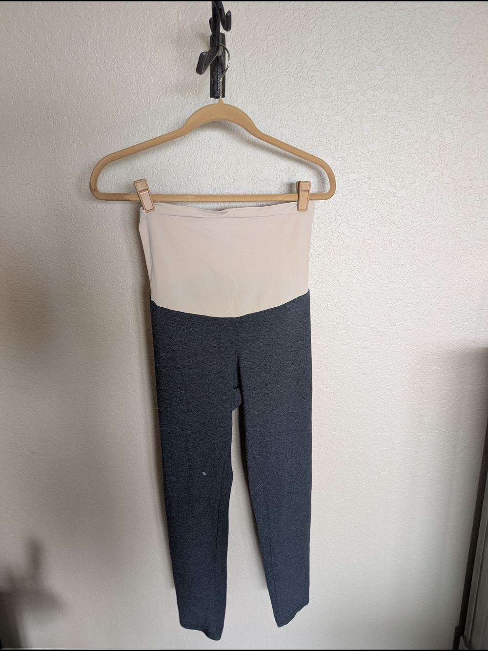 🌟3/$20 Motherhood Two-Tone Maternity Leggings